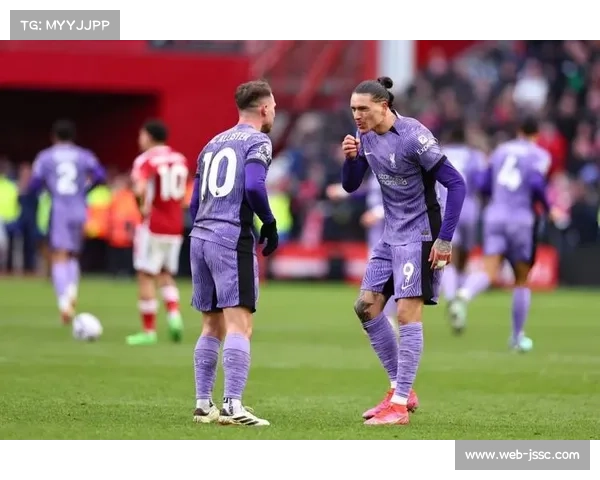 范戴克手球送点，佩里西奇点射助埃因霍温客场领先利物浦